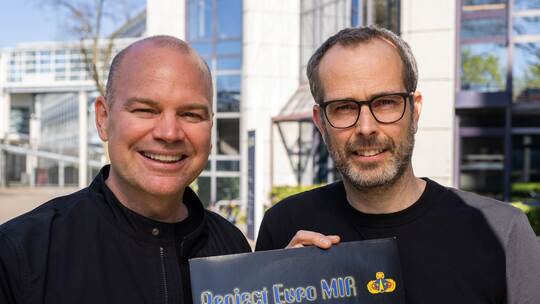 "Dü-di-de-dü": Das sind die Erfinder des "Euro-Mir"-Songs "Dü-di-de-dü": Das sind die Erfinder des "Euro-Mir"-Songs