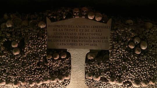 Größtes unterirdisches Beinhaus in Paris wieder offen