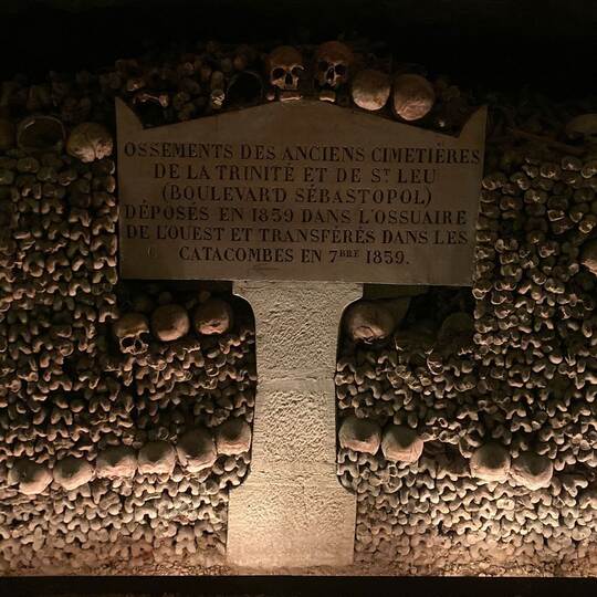 Größtes unterirdisches Beinhaus in Paris wieder offen