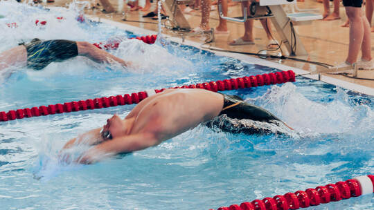 Startschuss: Das neue Bad in Huchenfeld war Schauplatz für die Bezirksmeisterschaften. Nikita Schilling
