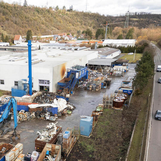 Ende Februar hat die Feuerwehr im Außenbereich der Enzberger Recycling-Firma MetReTec einen Brand löschen müssen. Nun haben die