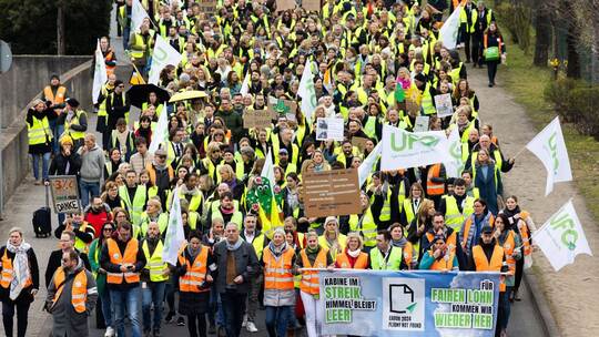 Streik der Flugbegleiter bei Lufthansa und Lufthansa Cityline