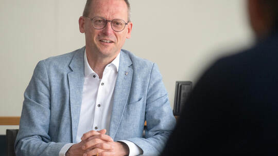 Oberbürgermeister Stephan Retter zieht nach 100 Tagen im Amt eine erste Bilanz – im Fokus steht dabei die angespannte Haushaltsl
