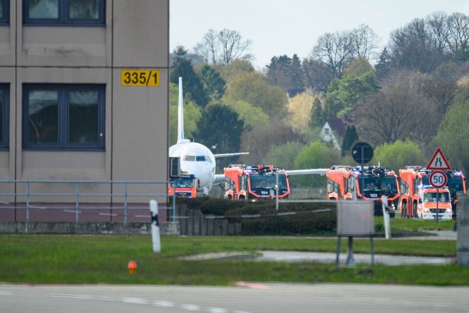 Flugzeug nach technischen Problemen in Hamburg gelandet Flugzeug nach technischen Problemen in Hamburg gelandet