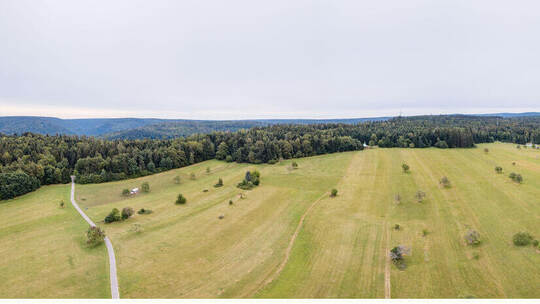 Während sich in Richtung Straubenhardt bereits die Windräder drehen, ist es um den geplanten Windpark zwischen Dennach und Dobel