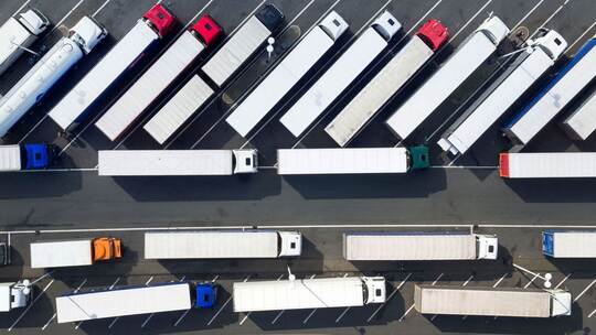 Lkw-Parkplätze an Autobahnen