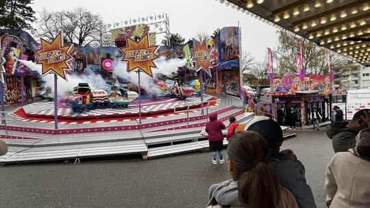 Mit viel Dampf und fetziger Musik geht es beim „Break Dance“ auf dem Brötzinger Frühlingsfest in die nächsten Runden. Reinhold