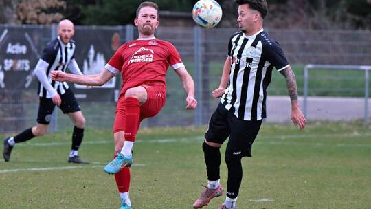 Schieflage: Huchenfeld (links Yannik Fuchs in einem früheren Spiel) war bei Langensteinbach chancenlos. Peter Hennrich