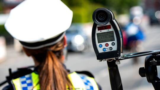 Geschwindigkeitskontrolle Geschwindigkeitskontrolle