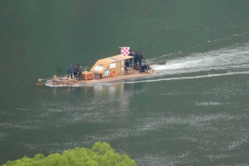 Floßmeister Kipp und sein Team unterwegs auf der Mosel
