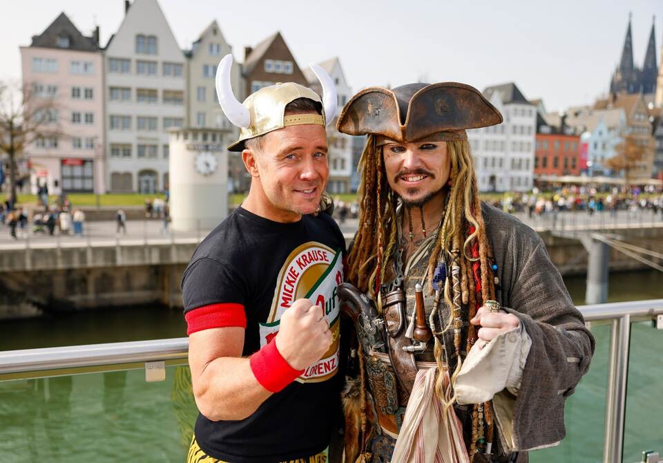 Interview mit Partysänger Lorenz Büffel Interview mit Partysänger Lorenz Büffel