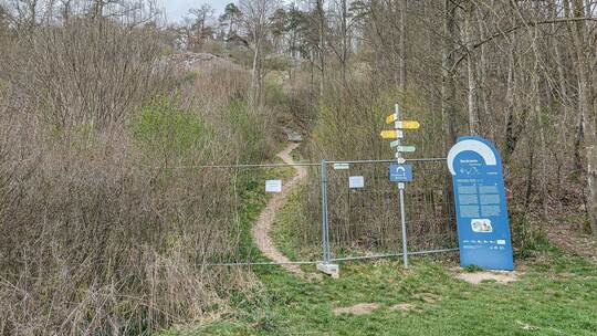 Achtjährige stürzt beim Wandern in Höhle