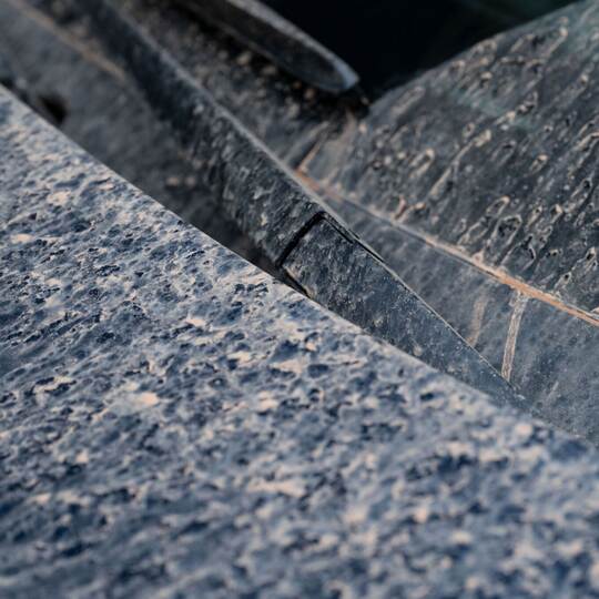 Saharastaubauf einem Auto in Stuttgart