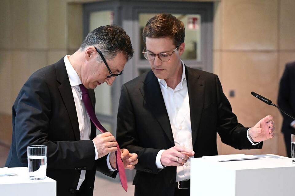 Grüne und CDU einigen sich auf Koalitionsverhandlungen Grüne und CDU einigen sich auf Koalitionsverhandlungen