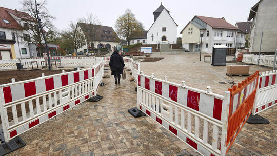 Die Neugestaltung des Friolzheimer Marktplatzes neígt sich dem Ende zu. Für die entstandenen Parkplätze soll es klare Regelungen