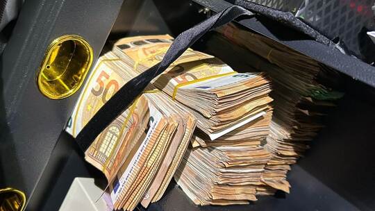 Zoll geht gegen Schwarzarbeit vor - Sechs Männer verhaftet