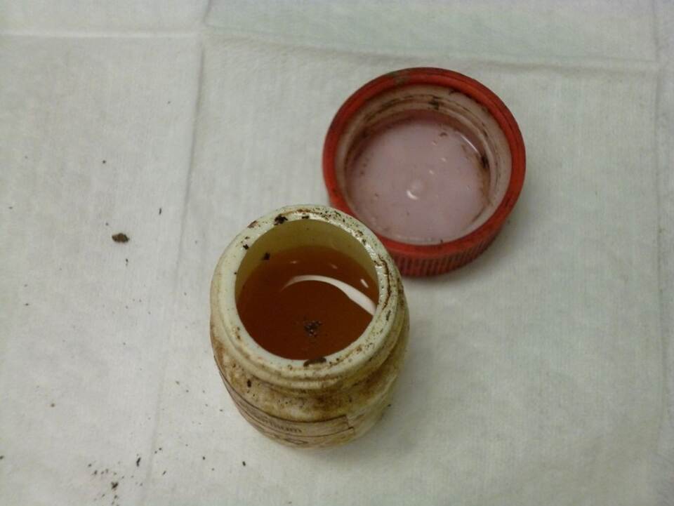 Experten untersuchen Fläschchen mit Aufschrift "Polonium 210"