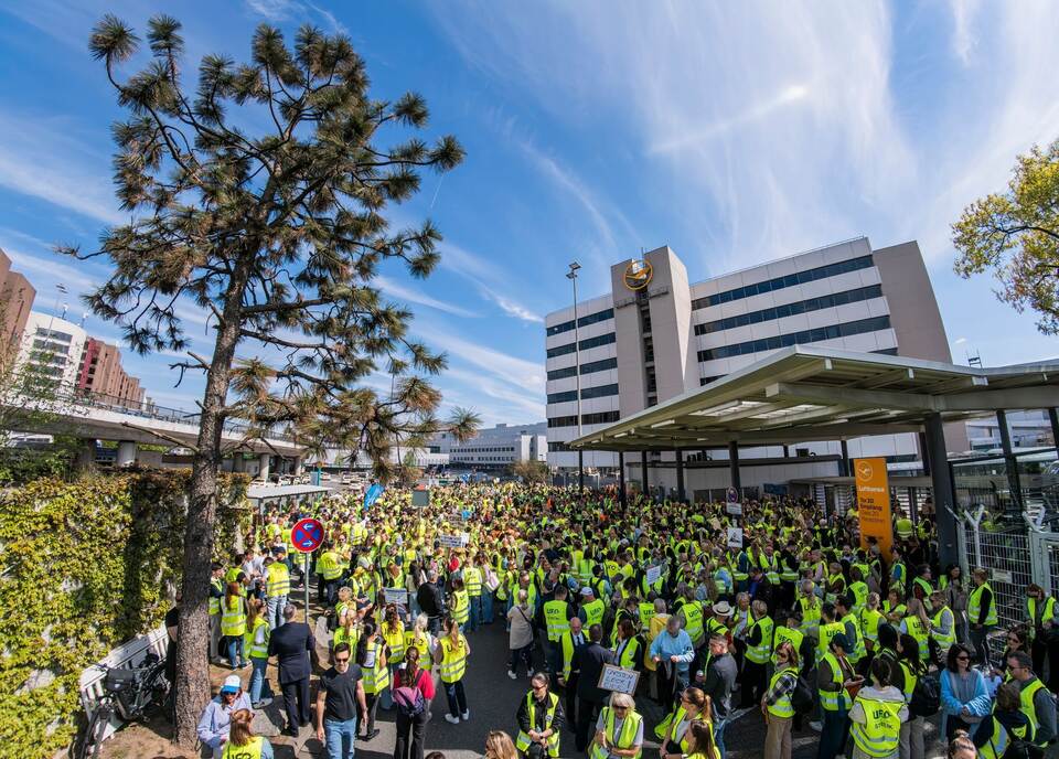 Festakt 100 Jahre Lufthansa und Streik des Kabinenpersonals