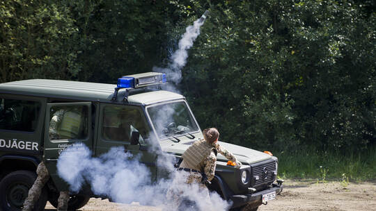 De Maizière besucht Feldjaäger