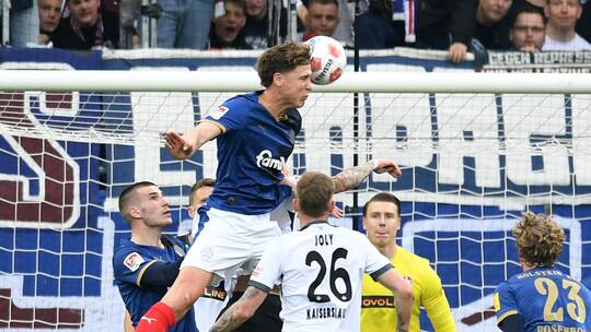 Holstein Kiel - 1.FC Kaiserslautern