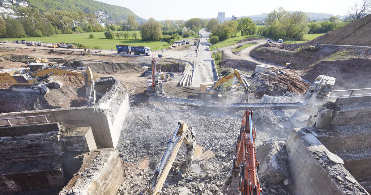 Half a day ahead of schedule: B10 reopened after bridge demolition near ...