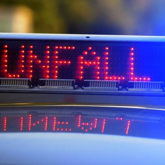 Symbolbild - Polizei sichert Unfallstelle