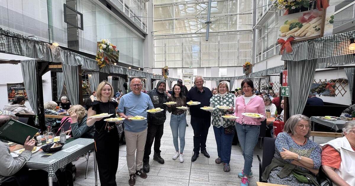 Gastronom Daudert lädt Bedürftige in seinen Spargelbesen in Pforzheim ...