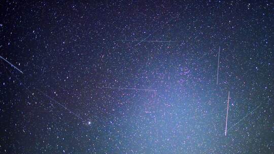 Satelliten am Nachthimmel