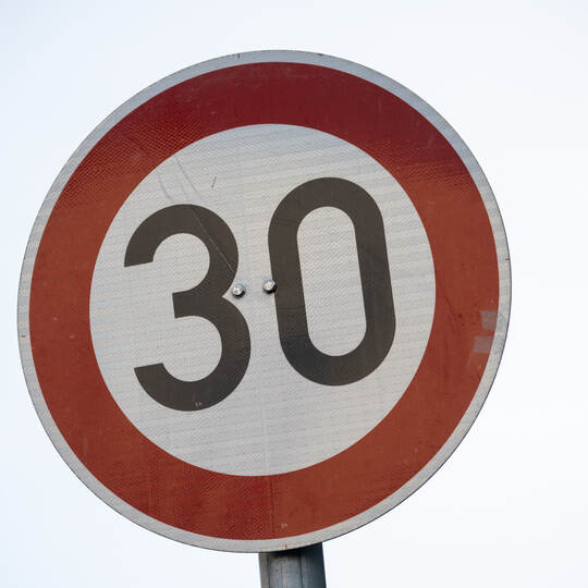 Ein 30er-Schild