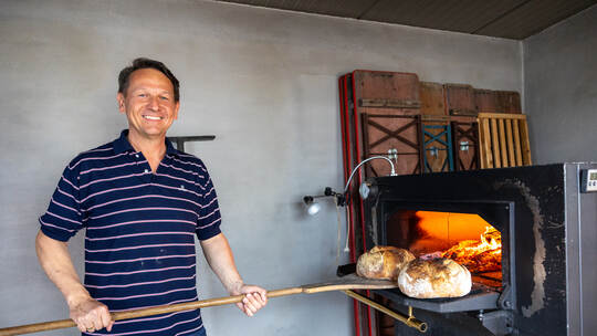 Hinterm Ortsschild Eisingen Brotbacken