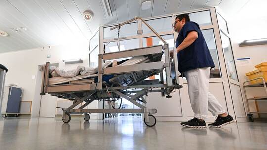 Pfleger im Krankenhaus