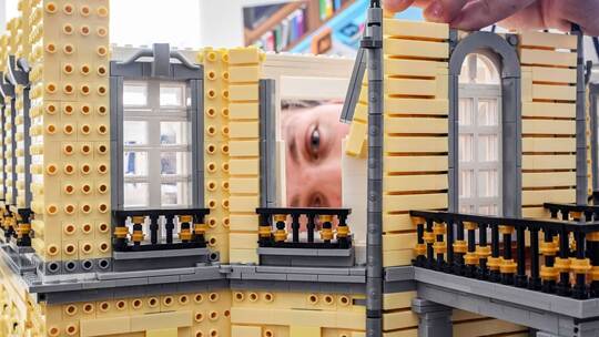 Das Karlsruher Schloss aus Klemmbausteinen