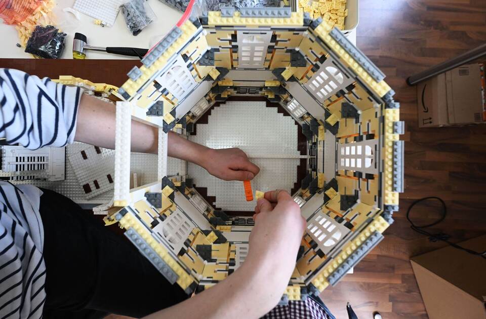 Das Karlsruher Schloss aus Klemmbausteinen