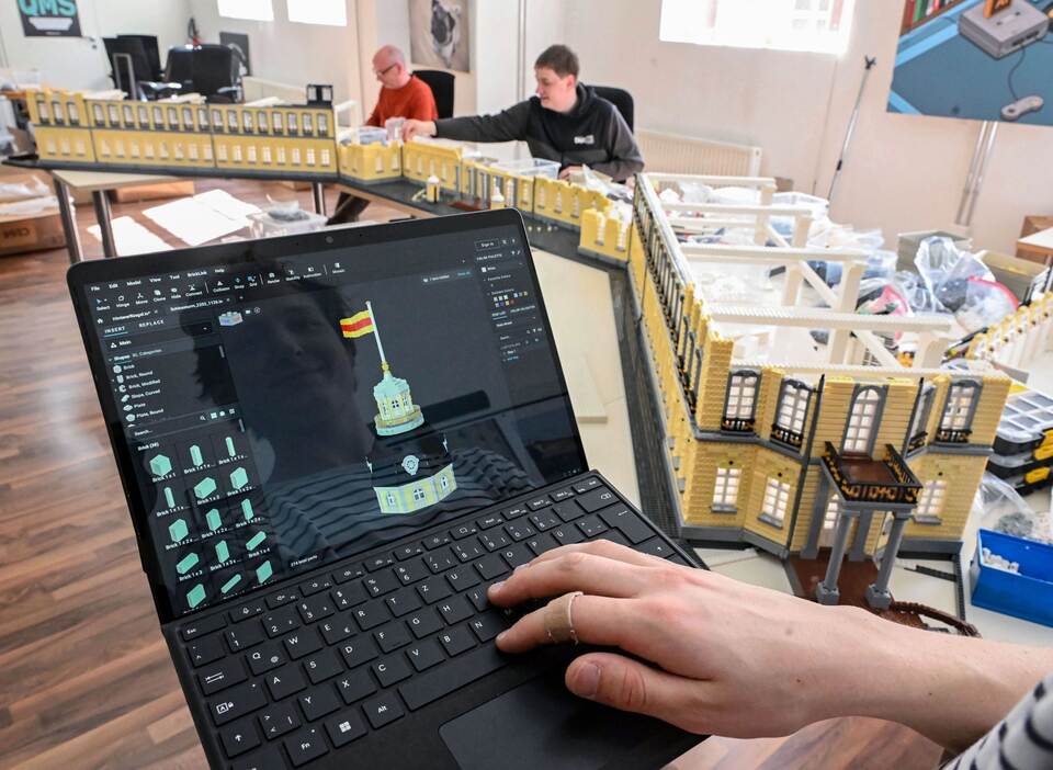 Das Karlsruher Schloss aus Klemmbausteinen