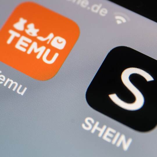 Die Apps der Internethändler Temu und Shein auf einem Smartphone