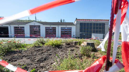 Löschfahrzeuge passen nicht in Feuerwehrhaus