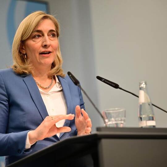 Ministerin Warken zur Finanzreform der gesetzlichen Krankenkassen