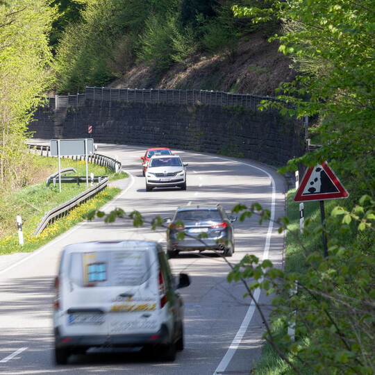 B294 Stützmauer Höfen Eyachbrücke