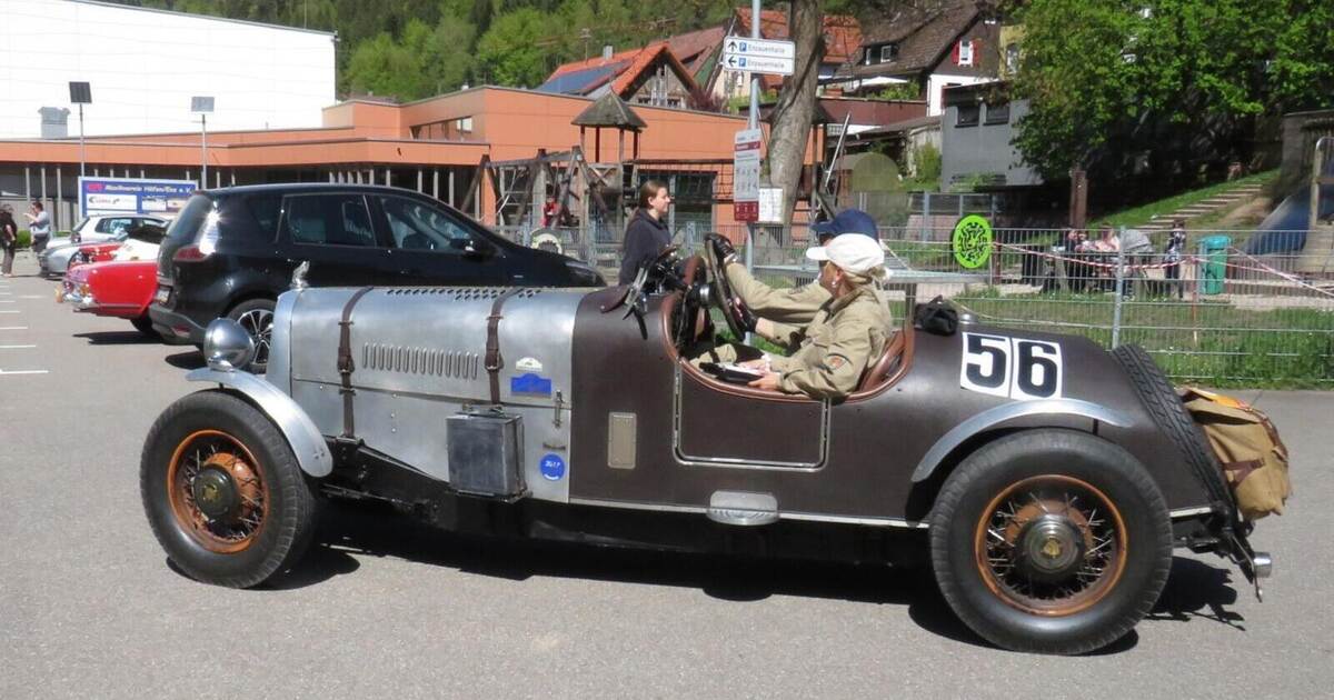 Sehenswerte Oldtimer-Parade in Höfen: Baden-Classic bei der Enzauenhalle