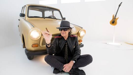 Goldener Trabant und Udo Lindenberg