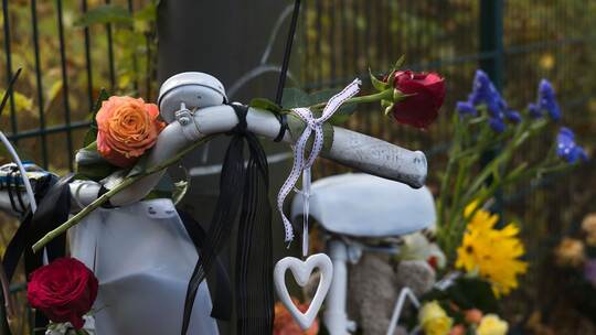 Mahnwache nach tödlichem Fahrradunfall