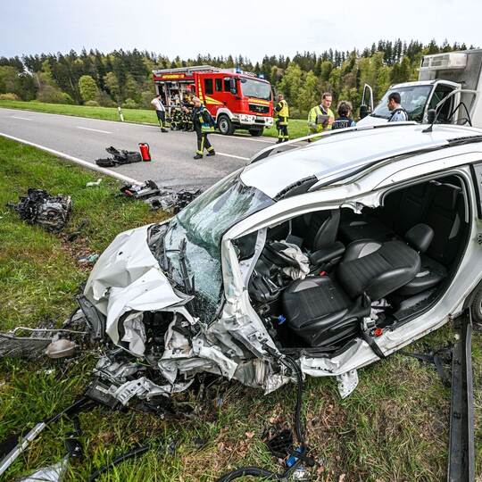Unfall mit drei Autos - auf Text warten
