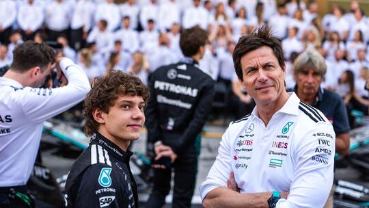 Kimi Antonelli und Toto Wolff