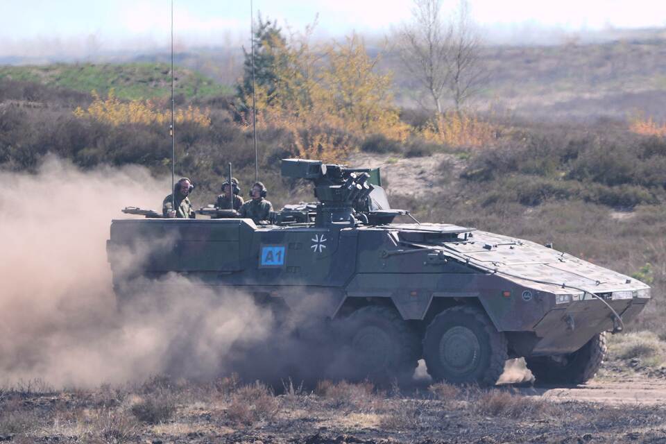 Bundeskanzler Merz besucht Bundeswehr in Munster