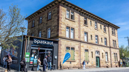 Bahnhofstraße 123
