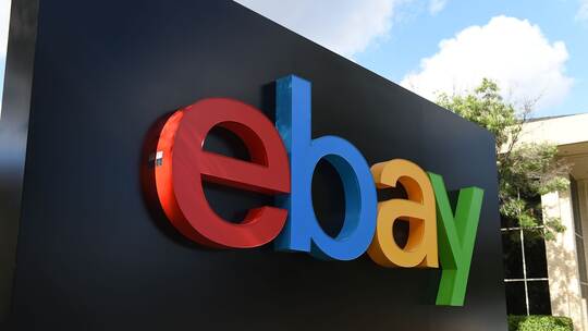 Ebay-Logo vor Hauptquartier