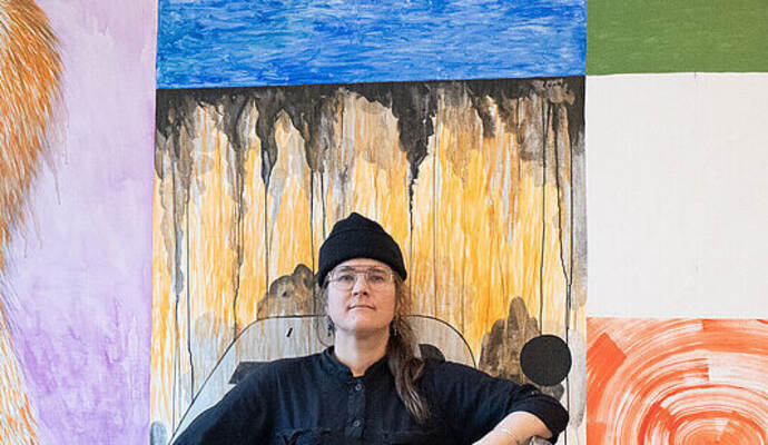 Maja Hürst realisiert neues Fassadenkunstwerk in Pforzheim