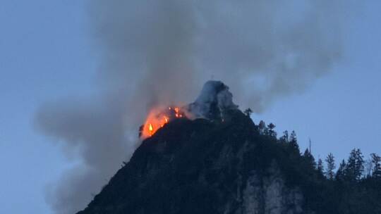 Waldbrand auf Berg