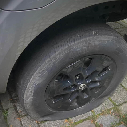 "MDR-exactly": Angriff auf SUVs - Reifen platt für den Klimaschu