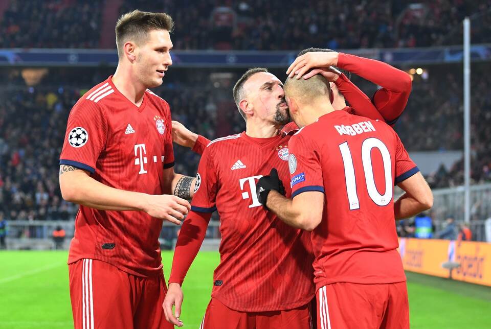 Niklas Süle mit Franck Ribéry und Arjen Robben